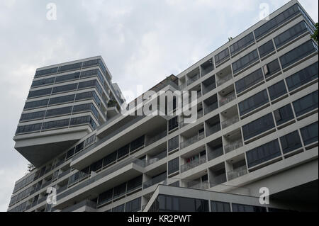 14.12.2017, Singapore, Republic of Singapore, Asia - The residential complex 'The Interlace' which was designed by the German architect Ole Scheeren. Stock Photo