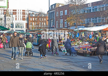 London, Lewisham  The daily fruit and vegetable market in Lewisham High Street Stock Photo