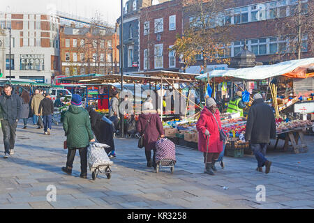 London, Lewisham  The daily fruit and vegetable market in Lewisham High Street Stock Photo