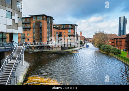 The Canal Wharf apartment buildings alongside the Worcester and Birmingham Canal near the Mailbox, Birmingham, England, UK Stock Photo