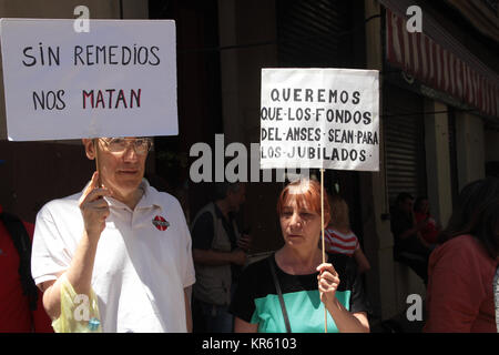 Buenos Aires, Argentina. 18th December, 2018. The surroundings of the Congress of the Nation, closed to the demonstrators, during the session for the pension reform that is discussed in the Chamber of Deputies on Monday in Argentina. ( Credit: Néstor J. Beremblum/Alamy Live News Stock Photo