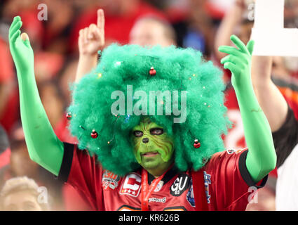 Tampa, Florida, USA. 18th Dec, 2017. MONICA HERNDON | Times.A Tampa Bay Buccaneers fan wearing a Grinch costume reacts during the second quarter against the Atlanta Falcons in Tampa, Fla. on Monday, Dec. 18, 2017. Credit: Monica Herndon/Tampa Bay Times/ZUMA Wire/Alamy Live News Stock Photo