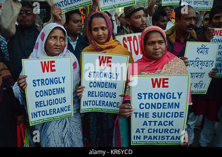 Kolkata, India. 18th Dec, 2017. Kolkata on 18-12-2017 Protesters at aWomens March against Pakistan sucide attack at Church.This protest March Organised by Minority Youth Federation. Credit: Sandip Saha/Pacific Press/Alamy Live News Stock Photo