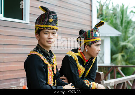 Malaysian Traditional Costume by State - YouTube