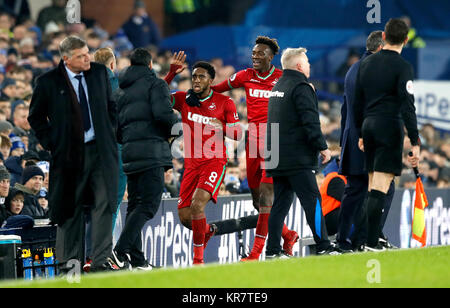 Swansea City's Leroy Fer (centre left) celebrates scoring his side's first goal of the game with team-mate Swansea City's Tammy Abraham (centre right) during the Premier League match at Goodison Park, Liverpool. Stock Photo