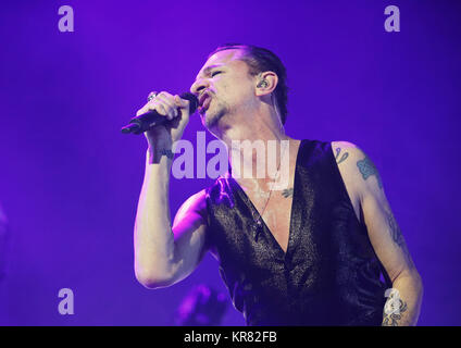 Depeche Mode Performing at Manchester Arena  Featuring: Depeche Mode, Dave Gahan Where: Manchester, United Kingdom When: 17 Nov 2017 Credit: Sakura/WENN.com Stock Photo