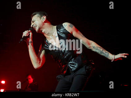 Depeche Mode Performing at Manchester Arena  Featuring: Depeche Mode, Dave Gahan Where: Manchester, United Kingdom When: 17 Nov 2017 Credit: Sakura/WENN.com Stock Photo