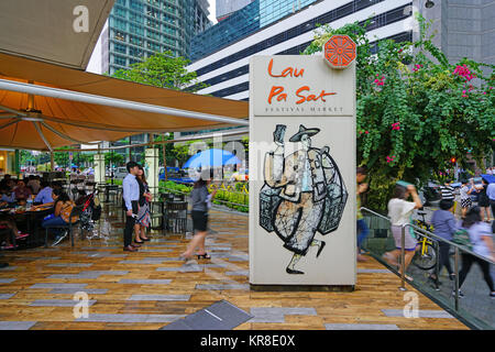 The Lau Pa Sat festival market (Telok Ayer), a historic Victorian cast-iron market building used as a popular food court hawker center in Singapore Stock Photo