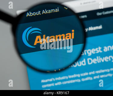 Milan, Italy - August 10, 2017: Akamai Technologies website homepage. It is an American content delivery network (CDN) and cloud services provider. Ak Stock Photo