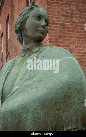 Millie the mill girl statue in Manchester NH Stock Photo