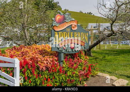 Entrance sign or signage to The Apple Barn Cider Mill and General Store in Sevierville TN, USA, a tourist attraction in Tennessee apple country. Stock Photo