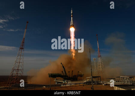 The Soyuz rocket with Expedition 33/34 crew members, Soyuz Commander Oleg Novitskiy, Flight Engineer Kevin Ford of NASA, and Flight Engineer Evgeny Tarelkin of ROSCOSMOS onboard the TMA-06M spacecraft launches to the International Space Station on Tuesday, October 23, 2012, in Baikonur, Kazakhstan. Ford, Novitskiy and Tarelkin will be on a five-month mission aboard the International Space Station.  Photo Credit: (NASA/Bill Ingalls) Soyuz TMA-06M rocket launches from Baikonur 4 Stock Photo