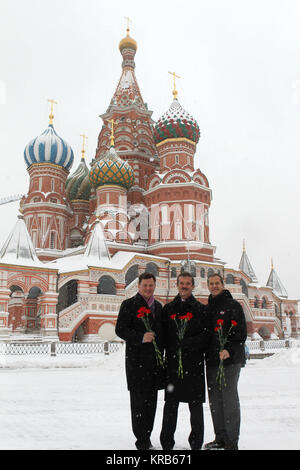 Expedition 34/35 Soyuz Commander Roman Romanenko (left), Flight Engineer Chris Hadfield of the Canadian Space Agency (center) and Flight Engineer Tom Marshburn of NASA pose for pictures in front of St. Basil’s Cathedral in Moscow Nov. 29, 2012 during a tour of Red Square during which they laid flowers at the Kremlin Wall where Russian space heroes are interred. The trio will launch to the International Space Station Dec. 19 from the Baikonur Cosmodrome in Kazakhstan in their Soyuz TMA-07M spacecraft. NASA/Stephanie Stoll Soyuz TMA-07M crew in front of St. Basil's Cathedral in Moscow Stock Photo