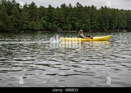 family kayaking on Flying Pond, Mount Vernon, Maine Stock Photo