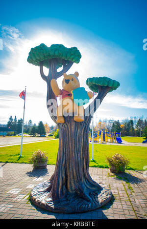 WHITE RIVER, ONTARIO, CANADA - OCT 20, 2017: View of Winnie the Pooh statue in the town of White River where the classic children's stories was found  Stock Photo