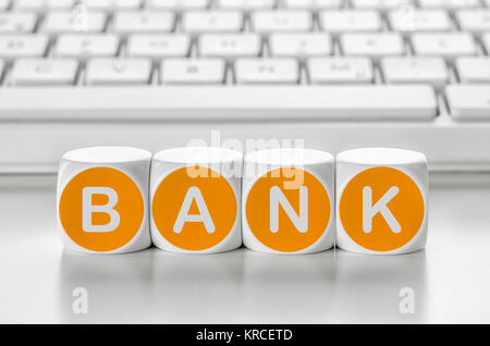 Buchstabenwürfel vor einer Tastatur - Bank Stock Photo