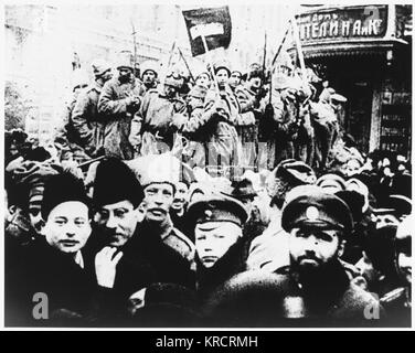 Soldiers and workers on the streets of Petrograd during the October Revolution (November in the Gregorian calendar; the Julian calendar was in use in Russia at this time). Date: November 1917 Stock Photo