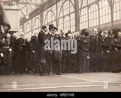 Duke and Duchess of Connaught leave for South Africa Stock Photo