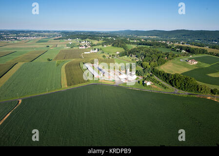 AERIAL VIEW OF CONTOUR FARM FIELDS AND BEST MANAGEMENT PRACTICES, LANCASTER PENNSYLVANIA Stock Photo