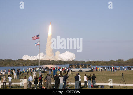 STS-133 Space Shuttle Discovery lifts off 1 Stock Photo