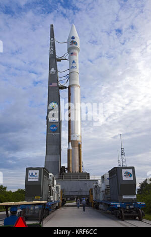 Atlas V (401) on its way from VIF to Launch Pad 41 with RBSP on board Stock Photo