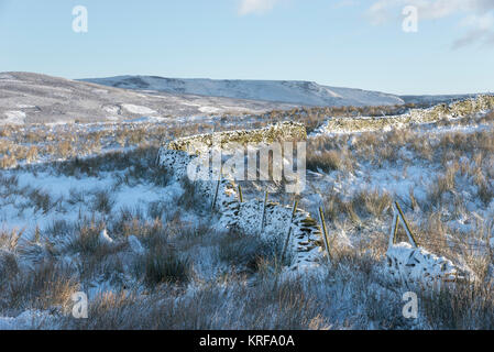 Beautiful winter morning in the High Peak. View to Kinder Scout from Lantern Pike near Hayfield in the Peak District. Stock Photo