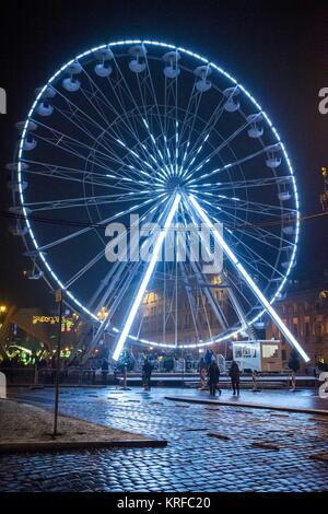 Poznan, Wielkopolska, Poland. 19th Dec, 2017. December 19, 2017 - Poznan, Poland - The atmosphere of Christmas is visible on the streets of the one of the main Polish cities. Residents may feel that Christmas is getting closer every day. Credit: Dawid Tatarkiewicz/ZUMA Wire/Alamy Live News Stock Photo