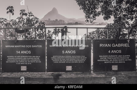 Rio de Janeiro, Brazil. 19th Dec, 2017. A memorial has been set up on the boardwalk of Lagoa Rodrigo de Freitas in Rio de Janeiro, Brazil to honour the police officers that died in the line of duty in 2017, as well as children and adolescents killed by 'lost bullets'. These stray bullets are a common occurrence in Rio de Janeiro, as different drug factions fight for control of territory. The number of murdered Rio de Janeiro police officers in 2017 stands at 129 as of 18/12/2017 Credit: Alexandre Rotenberg/Alamy Live News Stock Photo