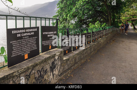 Rio de Janeiro, Brazil. 19th Dec, 2017. A memorial has been set up on the boardwalk of Lagoa Rodrigo de Freitas in Rio de Janeiro, Brazil to honour the police officers that died in the line of duty in 2017, as well as children and adolescents killed by 'lost bullets'. These stray bullets are a common occurrence in Rio de Janeiro, as different drug factions fight for control of territory. The number of murdered Rio de Janeiro police officers in 2017 stands at 129 as of 18/12/2017 Credit: Alexandre Rotenberg/Alamy Live News Stock Photo