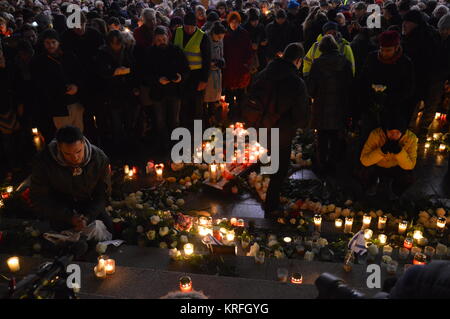 Berlin, Germany. 19th Dec, 2017. The memorial ceremony for the victims of last year´s terror attack at the Christmas market at Breitscheidplatz in Berlin, Germany Credit: Markku Rainer Peltonen/Alamy Live News Stock Photo