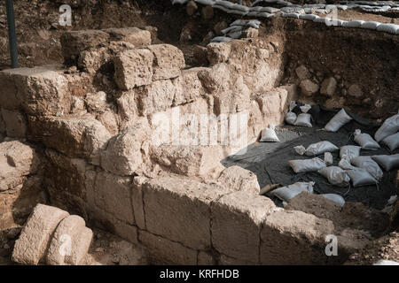 Bet Shemesh, Israel. 20th December, 2017. Remains of a Byzantine Period 1,500 year old monastery and church decorated with mosaic floors and imported marble elements uncovered in Bet Shemesh by the Israel Antiquities Authority. Archaeologists continue to uncover more of remains of walls built of large worked stone masonry and a marble pillar base decorated with crosses.  A mosaic floor is decorated with birds, leafs, and pomegranates outstandingly preserved. Credit: Nir Alon/Alamy Live News Stock Photo