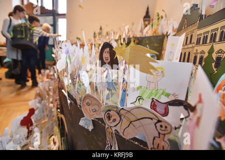 Ceske Budejovice, Czech Republic. 20th Dec, 2017. The Czech biggest paper nativity scene is seen at the Museum of South Bohemia in Budweis, Czech Republic, on December 20, 2017. Credit: Vaclav Pancer/CTK Photo/Alamy Live News Stock Photo