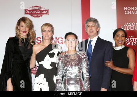 Los Angeles, CA, USA. 18th Dec, 2017. Laura Dern, Kristen Wiig, Hong Chau, Alexander Payne, Niecy Nash at arrivals for DOWNSIZING Premiere, The Regency Village Theatre, Los Angeles, CA December 18, 2017. Credit: Priscilla Grant/Everett Collection/Alamy Live News Stock Photo