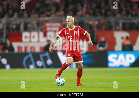 Munchen, Germany. 13th Dec, 2017. Rafinha (Bayern) Football/Soccer : German 'Bundesliga' between Bayern Munchen 1-0 1FC Koln at the Allianz Arena in Munchen, Germany . Credit: Mutsu Kawamori/AFLO/Alamy Live News Stock Photo