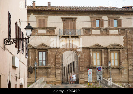 Ponte Campana (bridge) and Manierist Palazzo Campana from XVI century by Baccio d'Agnolo on Via del Castello in Historic Centre of Colle di Val d'Elsa Stock Photo