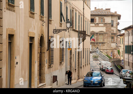 Ponte Campana (bridge) and Manierist Palazzo Campana from XVI century by Baccio d'Agnolo on Via del Castello in Historic Centre of Colle di Val d'Elsa Stock Photo