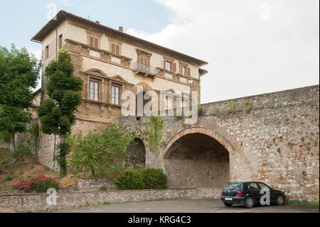 Ponte Campana (bridge) and Manierist Palazzo Campana from XVI century by Baccio d'Agnolo on Via del Castello in Historic Centre of Colle di Val d'Elsa Stock Photo