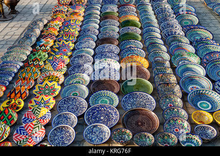 Souvenir Plates For Sale, Bukhara, Uzbekistan Stock Photo - Alamy