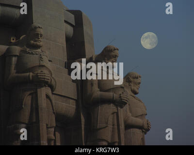 monument to the battle of leipzig,leipzig at dusk,detail,full moon. monument to the battle of the dusk,detail,full moon rising. Stock Photo