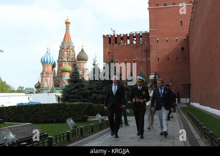 1052:  At the Kremlin Wall in Moscow’s Red Square, Expedition 40/41 Flight Engineer Alexander Gerst of the European Space Agency (left), Soyuz Commander Max Suraev of the Russian Federal Space Agency (Roscosmos, center) and Flight Engineer Reid Wiseman of NASA (right) prepare to lay flowers May 8 where Russian space icons are interred. The trio is preparing for launch May 29, Kazakh time, in the Soyuz TMA-13M spacecraft from the Baikonur Cosmodrome in Kazakhstan for a 5 ½ month mission on the International Space Station.  NASA/Stephanie Stoll Soyuz TMA-13M crew at the Kremlin Wall Stock Photo