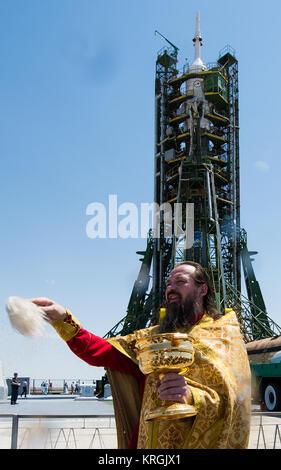 A Russian Orthodox Priest blesses a NASA International Space Station ...