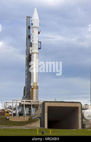 Atlas V (401) arrives at Launch Pad 41 with RBSP on board Stock Photo