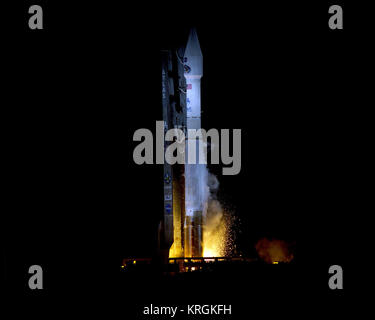 Atlas V (401) ignition on Launch Pad 41 with RBSP on board Stock Photo