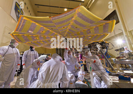 PIA19665-MarsInSightLander-Assembly-SolarArrayTest-20150430 Stock Photo