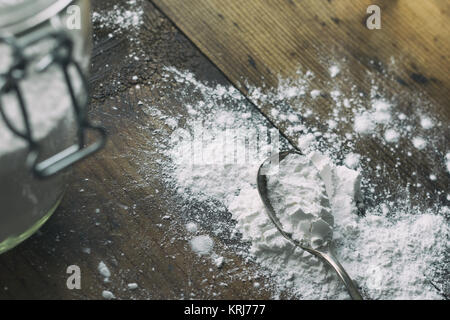 https://l450v.alamy.com/450v/krj777/arrowroot-powder-spilled-on-an-old-wood-table-shown-with-antique-silver-krj777.jpg