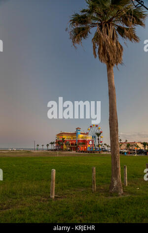 Corpus Christi, Texas - North Beach. The Fajitaville On the Beach restaurant and a Ferris Wheel. Stock Photo