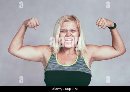 Strong muscular sporty woman flexing muscles Stock Photo - Alamy