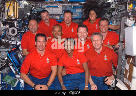 NASA International Space Station Space Shuttle Discovery STS-116 mission prime crew members American astronauts (front, L-R) William Bill Oefelein, Joan Higginbotham, German astronaut Thomas Reiter of the European Space Agency, (center, L-R) American astronauts Mark Polansky, Robert Curbeam Jr., Nicholas Patrick, Swedish astronaut Christer Fuglesang of the European Space Agency, (back, L-R), and Expedition 14 prime crew members Russian cosmonaut Mikhail Tyurin of Roscosmos, and American astronauts Michael Lopez-Alegria and Sunita Williams pose for a group photo in the ISS Destiny Laboratory De Stock Photo