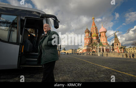 Expedition 47 NASA astronaut Jeff Williams exits his bus after arriving at Red Square to lay roses at the site where Russian space icons are interred as part of traditional pre-launch ceremonies Friday, Feb. 26, 2016, Moscow, Russia. Photo Credit: (NASA/Bill Ingalls) NASA Space Expedition 47 Preflight. Astronaut Jeff Williams Moscow Kremlin visit, Feb. 26, 2016 Stock Photo