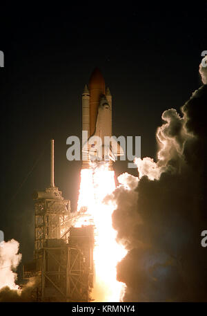 Liftoff of Space Shuttle Atlantis on mission STS-98 (KSC-01PP-0282) Stock Photo